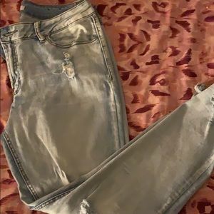 Refuge distressed jeans